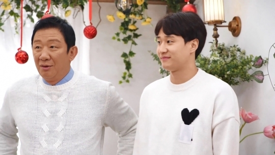 Hur Jae and son Heo Ung appear in H & HInc of MBC Hangout with Yo.Hopefully, the puzzled image of Hur Jae and Heo Ung, who were invited to H&HInc. without knowing the story and English of The Client, who became a fan at first sight, will be revealed to Heo Ung, a player who was running on the university basketball court.MBC Hangout with Yo (director Kim Tae-ho, Yoon Hye-jin, Kim Yoon-jip, Jang Woo-sung, Wang Jong-seok writer Choi Hye-jung), which will be broadcast at 6:30 p.m. on the 6th, will reveal the images of Hur Jae and Heo Ung, who were invited to H&HInc.The story of The Client, which was at first sight against the basketball team No. 6 who is called Severance Hospital Chun Jung-myung among the stories received in H & HIncs Love Delivery Service, will be revealed.The Client became a fan at once when he saw the number 6 player at the basketball stadium he first visited in Korea as an exchange student.He cheered loudly at the player without knowing himself, and he also asked for an interview on the pretext of cultural tasks, making the Love Deliverers thrilled.Love Deliverers, who met the clue of Severance Hospital Chun Jung-myung in the story that automatically makes the cherry blossom endings sober, was surprised to learn that the main character was the first son of Baro Basketball President Hur Jae.Love You (Yoo Jae-Suk) called Baro and invited Hur Jae and Heo Ung players to H&HInc.Love Deliverers, who saw Heo Ung, who appeared as the Severance Hospital Chun Jung-myung in the story, said, The eyes are really Chun Jung-myung!Lee Young-ji (Young) in the public photo is caught taking a full Sight away from Heo Ung. Heo Ung is not sure what the situation is.) Heo Ung and Lee Young-jis stingy expression, which can not take his eyes off his face as if he was at first sight, causes laughter from viewers.Hur Jae, who heard that there is a person looking for Heo Ung through H & HInc., said, Have you borrowed money? He showed off his entertainment and said that he was more active than his son Heo Ung.Meanwhile, Hangout with Yo created Booka syndrome by establishing YOO Niverse through various projects based on relay and expansion by fixed performer Yoo Jae-Suk.It is loved by the Corona era and the easy-to-lose laughter and warm comfort at the same time.