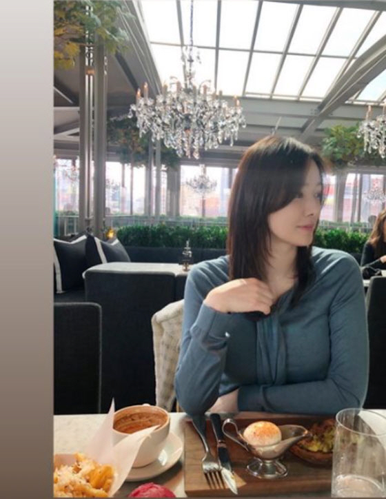 Actor Son Tae-young shared his neat daily life.Son Tae-young posted a picture on his instagram  on the 6th, saying, I had been silent for several months and exploded.In the photo, Son Tae-young, who is having a good time with his acquaintances, is seen. Son Tae-young, who said that the chatter exploded, said, Is I such a talker?, and announced that it was a good time.At this time, Son Tae-youngs neat visual staring at the side focused his attention at once.On the other hand, Son Tae-young married Kwon Sang-woo in 2008 and has one male and one female.