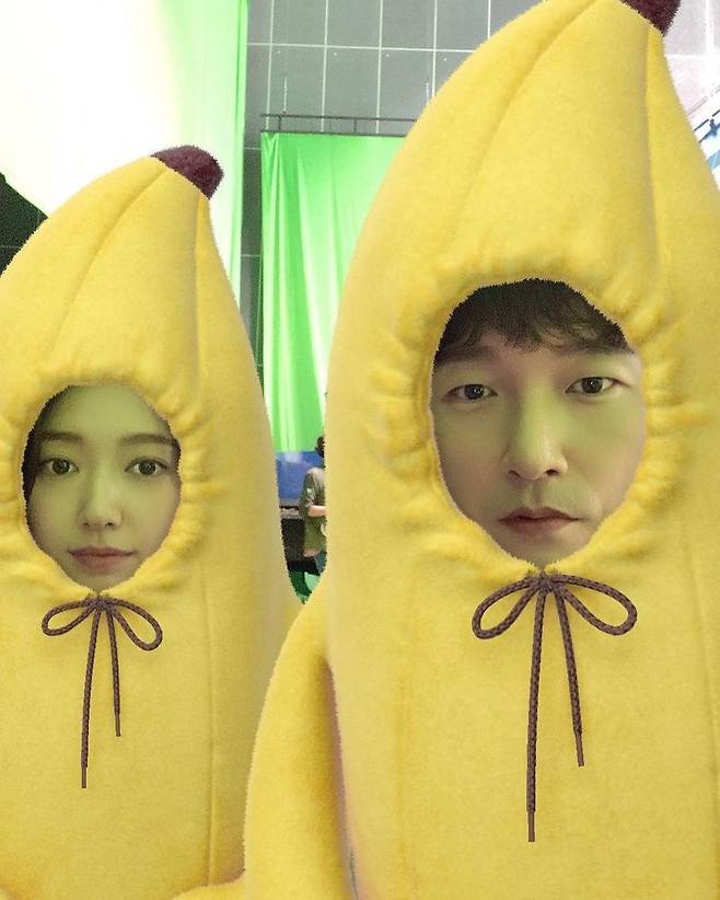 Park Shin-hye and Jo Seung-woo showed off their reversal story charm with their cute looks.Park Shin-hye posted a picture on his instagram on March 6 with an article entitled Banana Nana Nana ~ ~ ~ ~ ~ Banana Tasal West Sea to be allowed by my brother.In the public photos, Park Shin-hye transformed into Jo Seung-woo and Banana using camera applications.Even with the Banana effect applied, Jo Seung-woo, who makes a spleen look, laughs.The netizens who watched the post responded that Both are so cute and Do you have any videos?