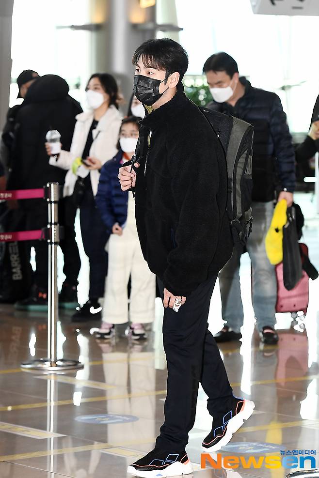 Naekho, a member of NUEST, departs for Jeju Island on the afternoon of March 7 to film the SBS entertainment Jungles Law through a domestic flight at Gimpo International Airport in Banghwa-dong, Gangseo-gu, Seoul.