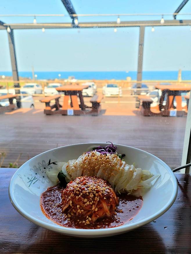 곰막 회국수