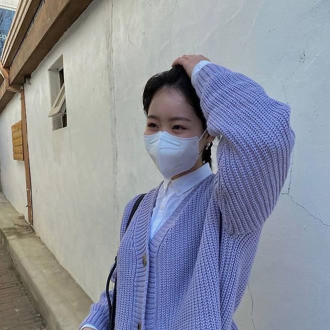 Actor Jin Ji-hee announced the start of the week.Lets start a vigorous week, Jin Ji-hee wrote on his Instagram account on March 8.In the photo, there is a figure of Jin Ji-hee smiling in a light purple cardigan.Despite wearing a mask, the eye-catching and Jin Ji-hees youthful charm caused fans to smile.Among them, group S.E.S and actor Eugene commented, Ji Hee Hi ~ and attracted attention.Jin Ji-hee and Eugene are in the process of breathing in the SBS drama Penthouse 2, which is currently being broadcast following SBS drama Penthouse 1.Especially, in Penthouse 2, while Yu Jenny Kim (Jin Ji-hee) complained of school violence, Yu Jenny Kims mother Kangmari (Shin Eun-kyung) is holding hands with Oh Yoon-hee, raising expectations for future development.