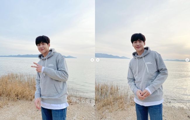 Actor Kim Seon-ho left a certified photo in front of SeaOn the 8th of today, Kim Seon-ho posted two photos on his instagram saying Sea Sea.Inside the picture is Kim Seon-ho, who is wearing a gray hoodie with jeans and a V.Kim Seon-ho, who is warm in ordinary clothes, has been thrilled by the Boy friendSaarstahl as a superior resort.On the other hand, Kim Seon-ho is appearing on KBS2 1 night and 2 days season 2.Kim Seon-ho Instagram