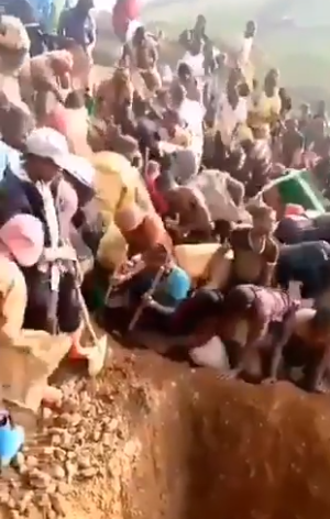 아프리카 콩고 키부에서 금광산이 발견돼 수천 명의 주민들이 몰려들었다. 사진='AhmadAlgohbary' 트위터 캡처.