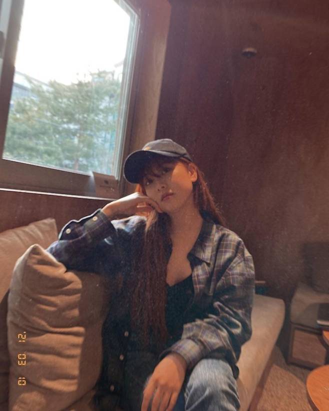 CLC Jang Seung-Smoking cut off her bangs and boasted an extraordinary heap.Jang Seung-Smoking posted five photos on her Instagram page on March 10.In the photo, Jang Seung-Smoking is wearing a hat with bangs down; Jang Seung-Smoking showed off her girl crush in everyday life in a natural style.The pine tree, which saw this, commented, It looks a lot different from the bangs I showed you. Jang Seung-Smoking replied, Its like that.