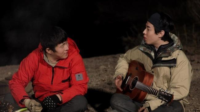 I Live Alone Kian84 and Henry Lau are one of the music to build memories of friendship trips.MBC I Live Alone (planned by Ahn Soo-young / director Huh Hang Kim Ji-woo), which will be broadcast at 11:10 pm on March 12, depicts the last story of Henry Lau and Kian84s friendship trip.Kian84 and Henry Lau begin their dinner preparations as soon as they finish their lunch.While Kian84 made a footnote using a T-shirt and a stick to collect fish, attention is focused on whether it succeeded in fishing fish with a T-shirt footnote.Kian84 and Henry Lau, who enjoyed a supper, are well-inspired and take each other out of their minds.I recall old memories, and I wonder what kind of conversation they would have had.Henry Lau, who took out the guitar, tries to communicate with music, saying, We have one part that fits well.Henry Lau presents a sweet song, suggests a freestyle to Kian84 and goes on to make an Improbation song.