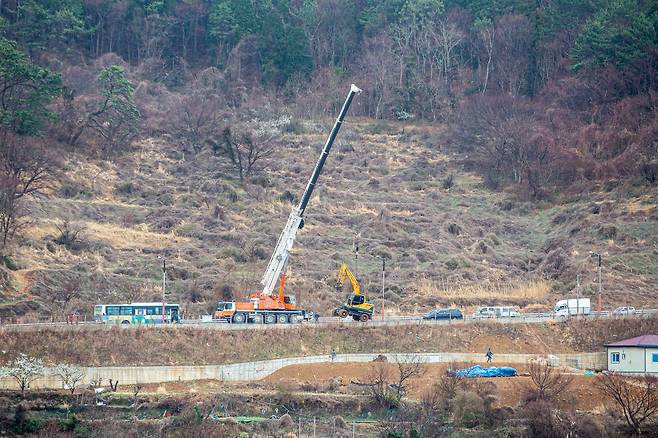 가덕도 곳곳에 펼쳐진 공사판 모습. / 이신영 영상미디어 기자