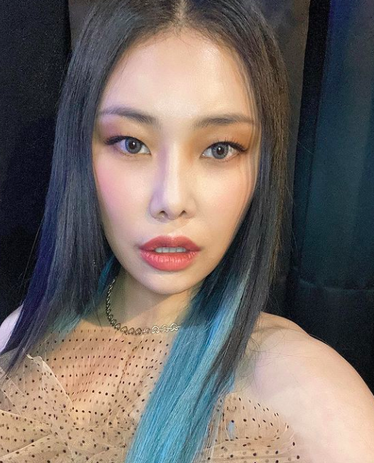 Singer and Actor Cheetah (real name Kim Eun-young) revealed her deadly charm through the photo.If you want it, you can have it, Cheetah wrote in English after posting two photos on his Instagram   account on Thursday afternoon.When I look at the photos posted by Cheetah on this day, her charm is full.The khaki-lit grey and sky blue two-tones to complete the colorful hairstyle.In addition, Cheetahs makeup doubled its colorful aspect.Meanwhile, Cheetah released a single Villain last month, giving off a unique charisma.Cheetah SNS