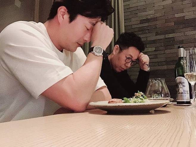 Kim Young-chul was delighted to share the situation with Kwon Sang-woo and White Day.Kim Young-chul said on March 15th, I arrived at the restaurant yesterday and found out that it was White Day.Wow, it was 3/14 days yesterday! They were all couples, but the chef said it was funny, Oh, you came to talk about business. What business was posted with the article.In the open photo, Kwon Sang-woo and Kim Young-chul laughed while holding their hands on their foreheads and posing as if they were in trouble.The breathing of the two men who posed stands out.Kim Young-chul said, The funny thing is that February 14th Valentine Day is Iruma, Kwon & I lunch. The really funny thing is to send Eve Sangwoo on December 24th.So I went around and ate meat at Sangwoos house! Son Tae-young. That was fun.I will see you again. He added that he was coincidentally with Kwon Sang-woo every anniversary.