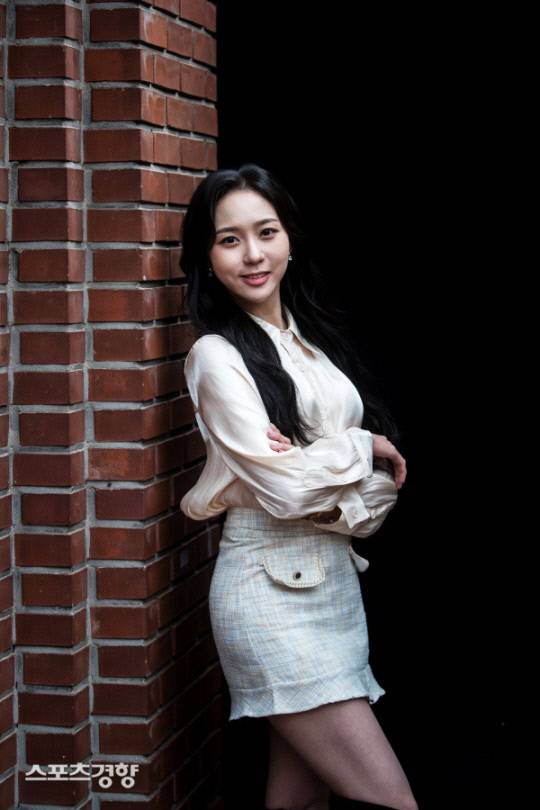 배우 이화린이 4일 서울 중구 정동 프란치스코회관에서 스포츠경향을 만나 포즈를 취하고 있다. 이선명 기자 57km@kyunghyang.com