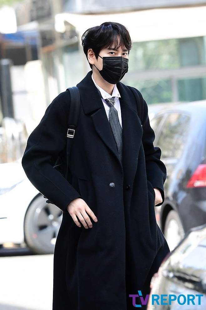 The group Super Junior Cho Kyuhyun is entering the KBS 2TV You Hee-yeols Sketchbook recording at KBS New Pavilion in Yeouido-dong, Yeongdeungpo-gu, Seoul on the afternoon of the 16th.
