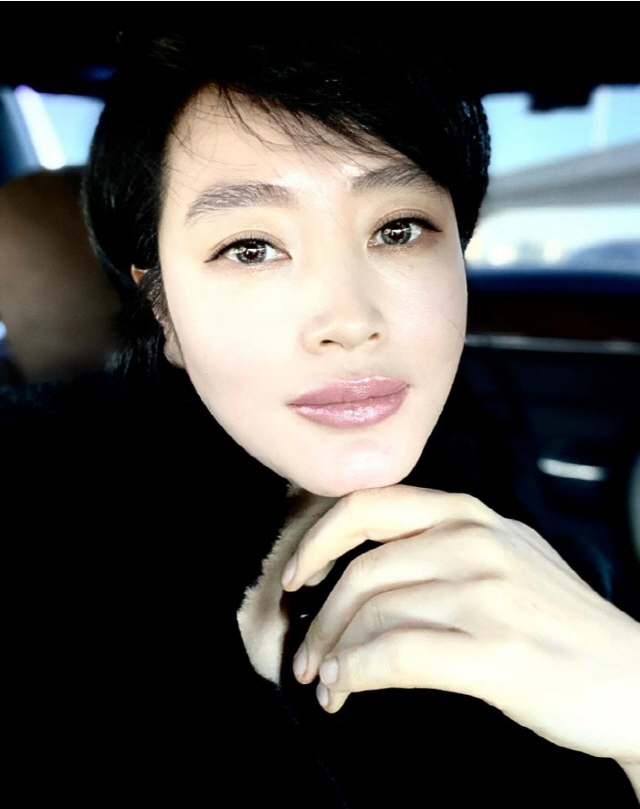Beautiful looks of Actor Kim Hye-soo shinedKim Hye-soo posted a picture on his instagram on the 17th without any comment.Inside the photo is a picture of Kim Hye-soo, who is taking a selfie in a moving car; Kim Hye-soo, who is taking a picture with a close-up face.The bright eyes were beautiful. The deep eyes contained Kim Hye-soos aura.Also, the pale smile made Kim Hye-soos beautiful beautiful look even more brilliant.Actor Hwang Bo Ra, who saw this, commented Wau and admired Kim Hye-soos beautiful looks.Meanwhile Kim Hye-soo confirmed her appearance on the Netflix original series Juvenile Justice.