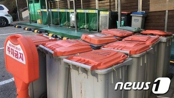 1일 전북 전주시 한 아파트단지에 음식물 쓰레기통에 음식물이 가득 차 있다.기사 내용과 직접 관련 없음. 2020.12.1/사진 = 뉴스 1