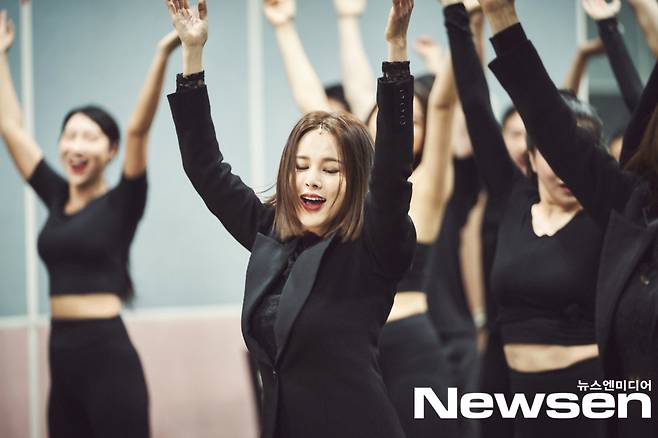 The musical Chicago practice room was unveiled online on the afternoon of March 18 in the aftermath of COVID-19.On this day, Choi Jung Won yun Gong-ju Ivy Tiffany Young Min Kyung Ah Park Gun Hyung Choi Jae Rim attended.Photos: Shinshi Company