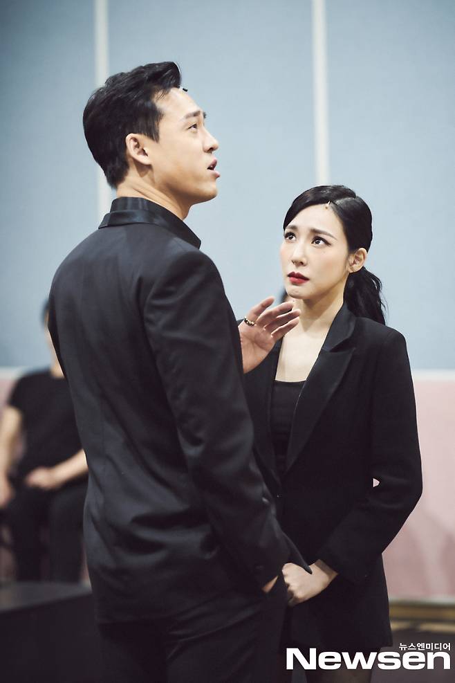 Musical Chicago practice room was unveiled online on the afternoon of March 18 in the aftermath of Corona 19.Choi Jung Won Yoon Gongju Ivy Tiffany Young Min Kyung A Park Gun Hyung Choi Jae Lim attended the ceremony.Photos: Shinshi Company