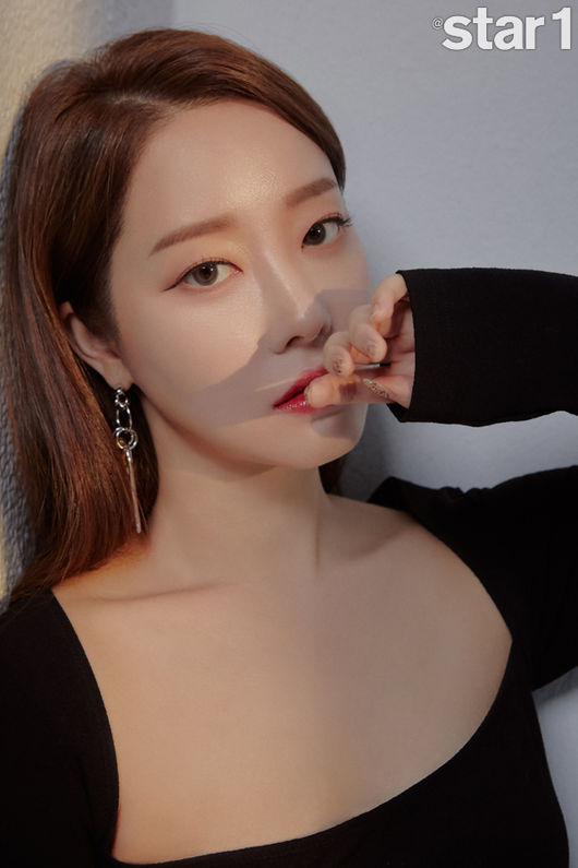 Actor Go Woo-ri, who made a comeback as a pop-up, charming Bang Ok-ju station on KBS Hello? Its Me!, took a photo shoot in the April issue of Star & Style Magazine in front of viewers.Go Woo-ri is a concept that shows elegant and chic charm, and has even snipered as well as a woman.HelloGo Woo-ri, who is appearing as a prisoner, said, Drama itself has comic elements and deals with the stories of warm families, so you can see them comfortably.I will be able to show my charm and fashion through the jade, so it will be a snowflake, he explained.When asked about the filming of Goddess Gangrim, who had gathered topics with his special appearance, he laughed when he replied, The filming site was so warm that I had a good eye, and I was healing at the scene where I went to work.In addition to his work, he has been working in various fields and said he would like to continue to reach the public through various SNS channels such as YouTube and TikTalk.In particular, he added that he will be enthusiastic about the year 2021 to be a level-up year.Go Woo-ris interview and picture that he wants to become an actor who naturally permeates the viewers side like a clothes on a crotch can be seen in the April issue of At Style Magazine.
