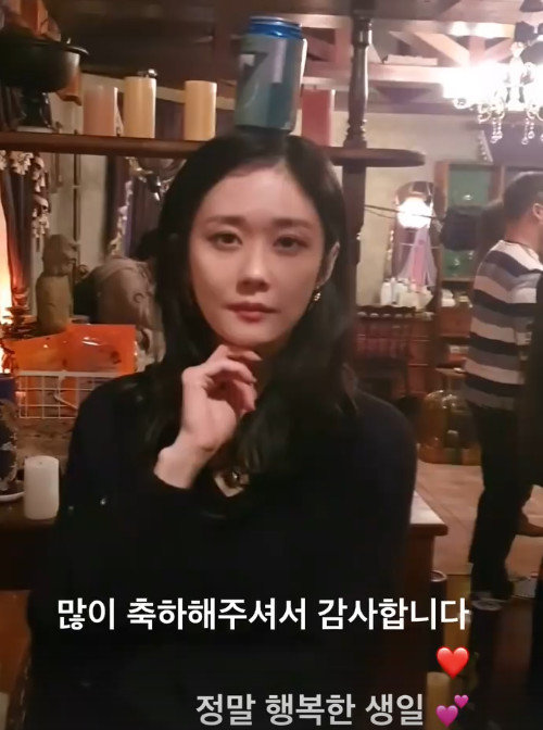 Jang Na-ra posted the video on his Instagram story on Wednesday with an article entitled Thank You for Much Congratulations; A Really Happy Birthday.In the video, Jang Na-ra poses in various ways with a Beer can on her head; her appearance catches her eye for an incredible 41st birthday.Jang Na-ra will meet viewers through KBS2 new drama Daebak Real Estate which will be broadcasted on April 14th.
