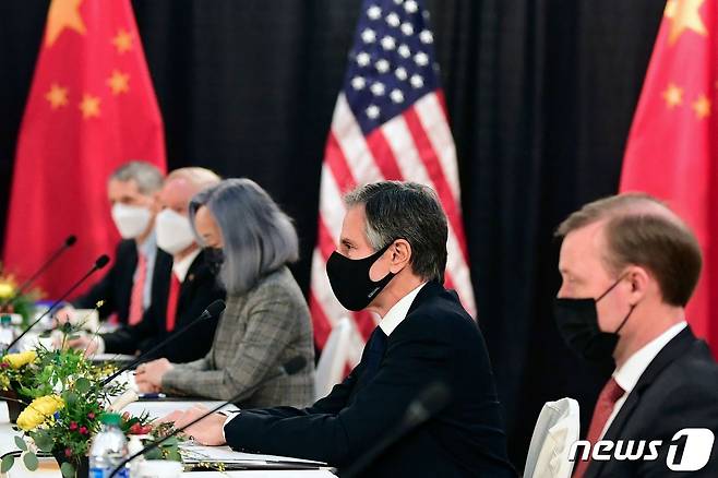 토니 블링컨 미 국무장관이 18일(현지시간) 알래스카 외교 회담에서 모두 발언을 하고 있다. © AFP=뉴스1 © News1 윤다혜 기자
