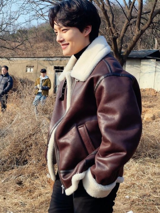 Actor Yeo Jin-goo has released a behind-the-scenes cut.On the 19th, Yeo Jin-goo wrote on his Instagram, Jin Goo: What happened to One Week? One Week: If youre curious, look at Monster 9.I didnt like spoilers much. Jin Goo: ... yes, I posted several photos with the phrase....In the photo, Yeo Jin-goo was seen in the outdoors.Yeo Jin-goo looked sober and looked at the ground, staring somewhere, but soon he smiled brightly and made a round.In addition, Yeo Jin-goo showed a unique fashion sense by wearing Mustang in chic black costume.Meanwhile, Drama Monster, where Yeo Jin-goo is playing a hot role, is a psychological tracking thriller of two men like Monster in Manyang.It was first broadcast on February 19. It starred Shin Ha-gyun, Choi Dae-hoon, Choi Sung-eun, and Lee Gyu-hoe.
