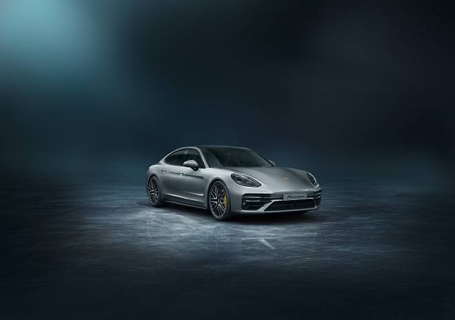 신형 파나메라 터보 S 모습./사진=포르쉐코리아