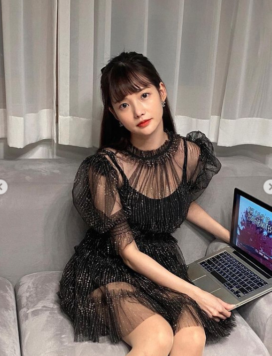 Actor Ha Yeon-soo flaunted her doll-like Beautiful looksHa Yeon-soo posted a picture on March 21 on his personal Instagram without any comment.In the photo, Ha Yeon-soo is sitting on the couch in a colorful black see-through dress, staring somewhere.The dissipating small face size and clear features have completed the Doll Beautiful look, especially the long limbs.Sojin, who saw this, commented, Is this an Igerson Doll or a person? And praised Ha Yeon-soo Beautiful looks.Meanwhile, Ha Yeon-soo signed an exclusive contract with his agency, Annedmark, last June.