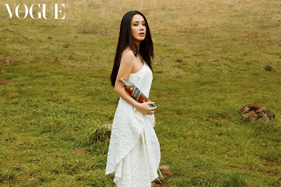 Uhm Jung-hwa cited Jung Jae Hyung, Lee Juck and Kang Min-kyung as the people who wanted to invite him with Whisky.A picture of Vogue Korea, filmed by Uhm Jung-hwa on Jeju Island Island, was released; she showed a relaxed, yet enjoying nature in the background of Mother Nature.In the interview with the picture, Uhm Jung-hwa talked about the entertainment program On and Off which is being fixed, and the most memorable comments on the YouTube channel that started a while ago.Also, Who wants to invite you home when you think of a whisky?I think Jung Jae Hyung, Lee Juck, who led me to Whiskys World, and Friend Kang Min-kyung, who is in the neighborhood, he said.This picture was part of Johnny Walker Blues Deepth of Character (Wake the Deep Inside) campaign, and the picture and interview of Uhm Jung-hwa can be found in the April issue of Vogue Korea and the Vogue website.Photo- Vogue Korea