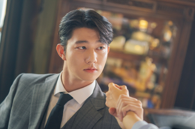 The original Tving original film, Writing Your Destiny (director Kim Byung-soo, playwright Eun Sun-woo), starring Ki Do Hun, will capture the hearts of viewers by drawing what happened when Shin Ho-yoon, the god who writes human destiny, plagiarized the work of the late Drama writer Ko Che-kyung (Jeon So-ni).Photos  Tving