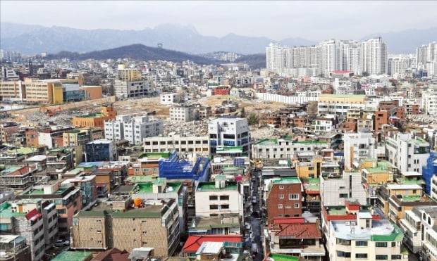 정부가 29일 공공재개발 2차 후보지 16곳을 선정했다. 후보지가 된 옛 장위뉴타운 해제구역. 한경DB