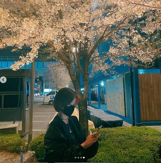 Actor Im Soo-hyang showed off her beautiful looks under full-blown CherryIm Soo-hyang posted a photo on Instagram on the 2nd with an article entitled Cherry Blood is the most exciting season.The photo shows Im Soo-hyang taking a picture under a cherry tree with flowers blurring.Im Soo-hyang, who has a picture of flowers on the camera, looks serious.I covered my face more than half with a mask, but the shiny beautiful looks are not covered and attract attention.When the photos were released, fans responded that my sister is more excited than flowers, It is too good, Flower and Im Soo-hyang combination are good.Photo Im Soo-hyang SNS