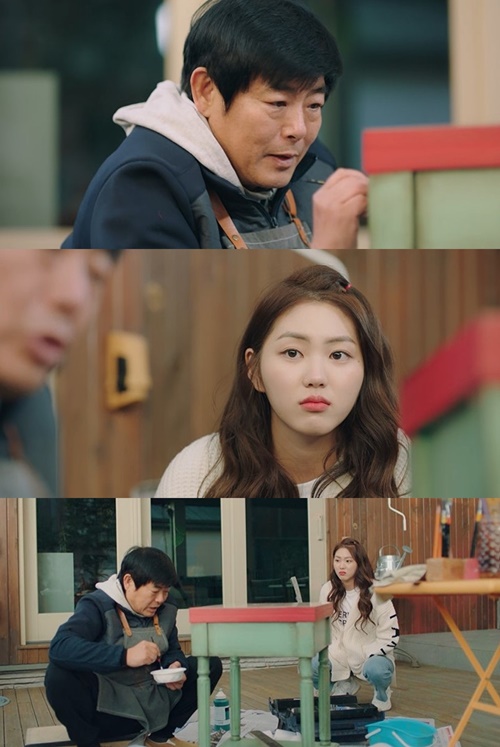 What a family Sung Dong-il and Kwon Eunbin show reality Father and daughter chemistry.In the third episode of the TV Chosun Sunday drama Whats the Family (directed by Lee Chae-seung, playwright Baek Ji-hyun, Oh Eun-ji, and produced Song A-ri Media), Sung Dong-il (played by Sung Dong-il) and Kwon Eunbin (played by Sung Ha-neul) burst into a tit-for-tat chemistry with father and daughter like Friend.Earlier, Sung Dong-il (Sung Dong-il) showed a pleasant charm as a boarding house Captain by flying a cool comment without any hesitation.In addition, her daughter, Kwon Eunbin, who was studying abroad, expressed her fathers affection deeply, who was worried about returning home with aphasia and could not express her heart outwards.In the meantime, Sung Dong-il, who is in love with the table reform, is revealed and attention is focused.He is going to explode his passion as an artist who has never seen before, in his own work world.On the other hand, the uneasy expression of the castle sky contrasts with the eyes of Sung Dong-il, who is shining as if he was immersed in the work.He is restless, but soon he gives a sharp step toward Sung Dong-il and reveals his sharpness.Sung Dong-il, meanwhile, is going to give warm comfort to his unconcerned but unscrupulous advice for his only daughter.Here, the two friends like Friends are added to the show, and the expectation is that they will show the reality Father and Daughter chemistry.The production team of What a Family is also famous for the name Sung Dong-ils dog daughters because Sung Dong-il has shown more than actual chemistry with actors who appear as daughters through drama.There is another dog daughter here, Kwon Eunbin, who is a genealogy, so it will be fun to see the two peoples Tikitaka to show in this drama.