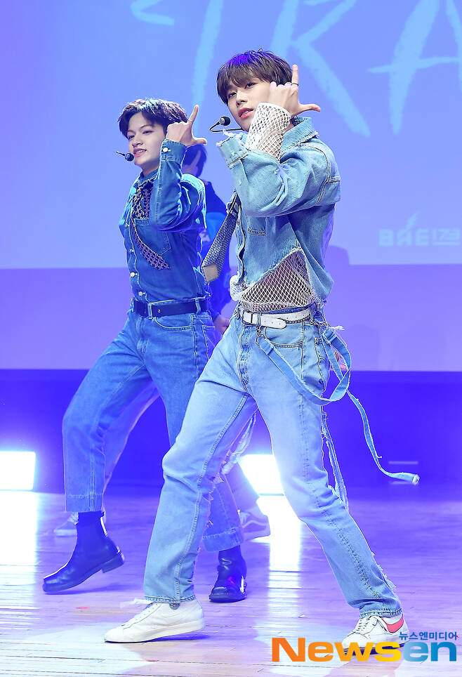 Boy group BAE173 Junseo is presenting its title song I Love You stage at a comeback showcase commemorating the release of its second Mini album INTERSECTION: TRACE (Intersection: Trace) held at Ilji Art Hall in Gangnam-gu, Seoul on April 8.