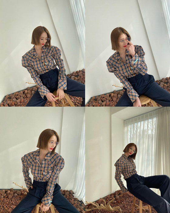 Actor Go Joon-hee showed off the face of Beautiful look gangsterGo Joon-hee posted an article entitled Sshoulder gangster and four photos on his instagram on the 8th.The photo shows Go Joon-hee wearing a checkered shirt with an emphasis on the shoulder.She seemed to be shooting a picture, and she showed off her beautiful looks as much as possible. In addition, she showed her charm with her unique short hair.Fans who encountered the photos responded in various ways, such as pretty, beautiful look gangster and lovely.On the other hand, Go Joon-hee has appeared on SBS Jungles Law in Ulleungdo, Dokdo which was broadcast last December.