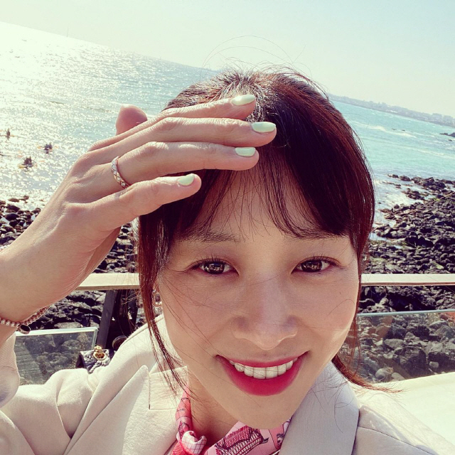 Actress Jang Shin-youngs bright Smile was full of pretty.Jang Shin-young posted a picture of his recent situation on his instagram on the 9th.The picture shows the relaxed daily life of Jang Shin-young, and the style that gave the pink point to the neck in the beige jacket as if it were a spring day.At this time, the red Lipstick further shone the brighter Beautiful looks of Jang Shin-young.In addition, beautiful beautiful looks such as Jang Shin-youngs clear Smile as much as the blue sky were impressed.Meanwhile, Jang Shin-young has two sons, who married actor Kang Kyung-joon in 2018.