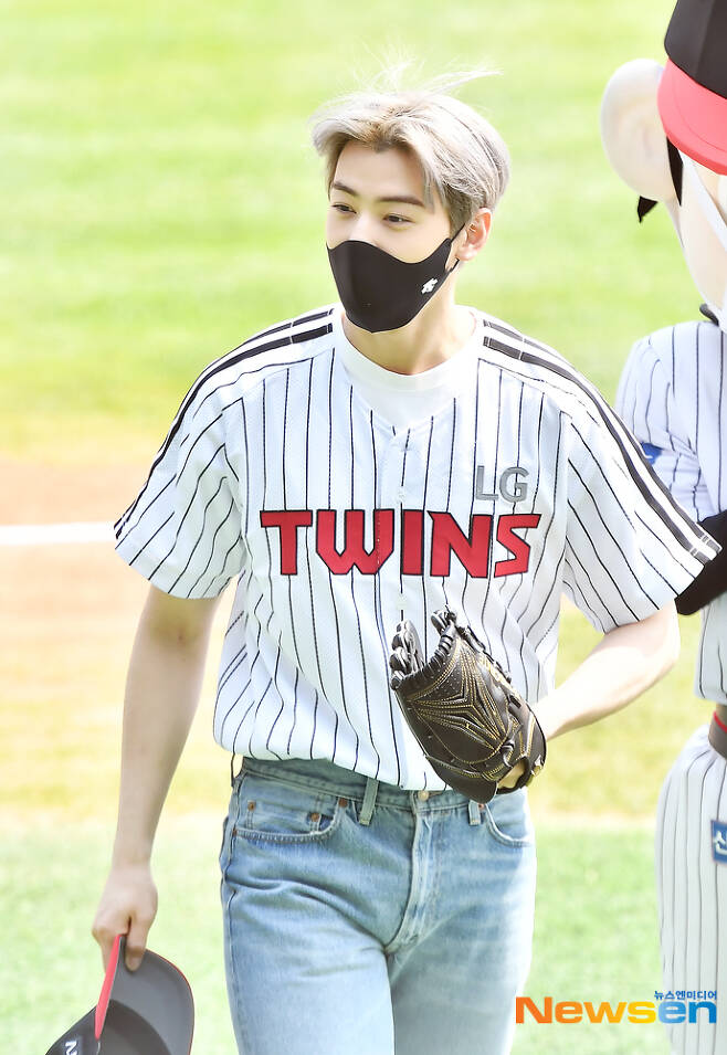 Astro Cha Eun-woo is playing the first ball in the SSG Landers VS LG Twins game of the 2021 Shinhan Bank SOL KBO League at the Baseball Park in Songpa-gu, Seoul, on April 10