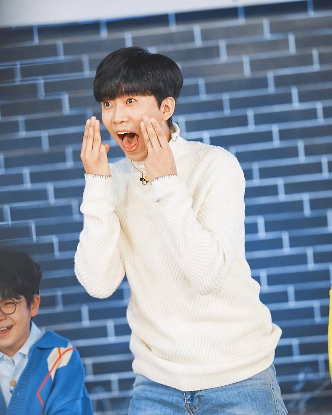 TV Chosun Mr. Trott Instagram said, Heros emoticon imitating Ctrl + ctrl + v mouth 100%, he said.Lim Young-woong in the photo was holding his three fingers together on both cheeks and making his mouth open.This appearance has recently laughed with the high synchro rate with Monkey emoticon, which is widely used.Netizens commented on It is always laughing , It is cute, It is crazy to cut off cute and 