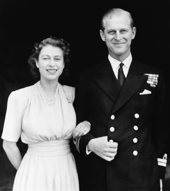 1947년 당시 공주였던 엘리자베스2세 여왕과 약혼한 필립공의 모습.[AP통신=연합뉴스]