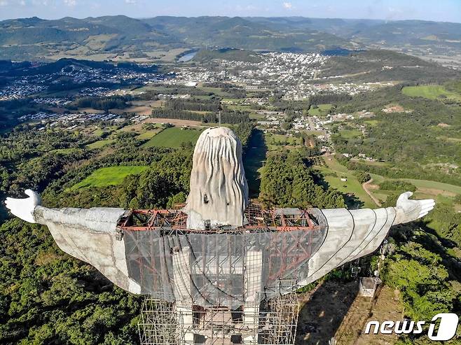 브라질 리우 예수상보다 더 큰 엔칸타도 예수상의 뒷모습. © AFP=뉴스1 © News1 박형기 기자