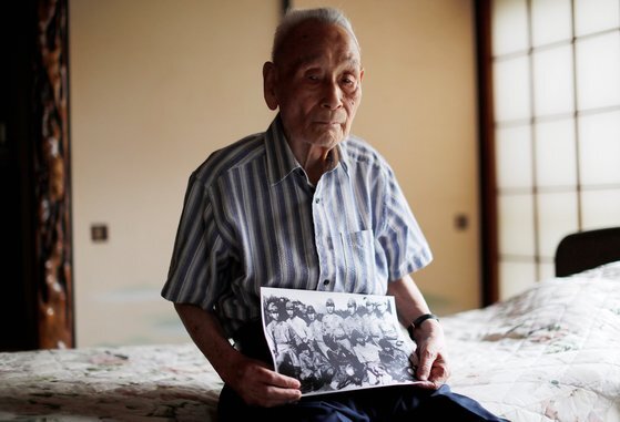 한국인 2차대전 전범 가운데 마지막 생존자인 이학래씨가 96세를 일기로 지난달 28일 눈을 감았다. 그는 마지막 순간까지 일본 정부의 사죄와 보상을 요구했다. 사진은 지난해 언론 인터뷰에 응한 모습.[로이터 연합]