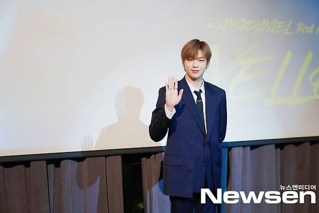 Kang Daniel poses during photo time on the day.Photos: Connect Entertainment