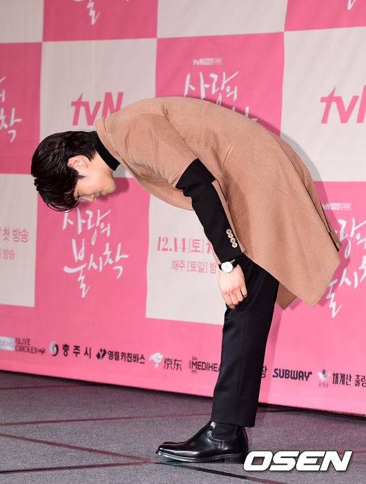 [OSEN=지형준 기자]배우 김정현이 포토타임을 하고 있다. /jpnews@osen.co.kr