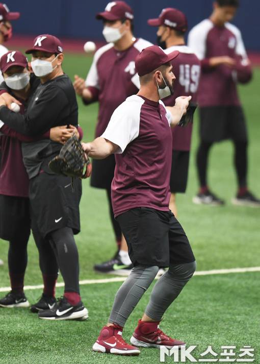 키움 프레이타스의 "롤린" 댄스.