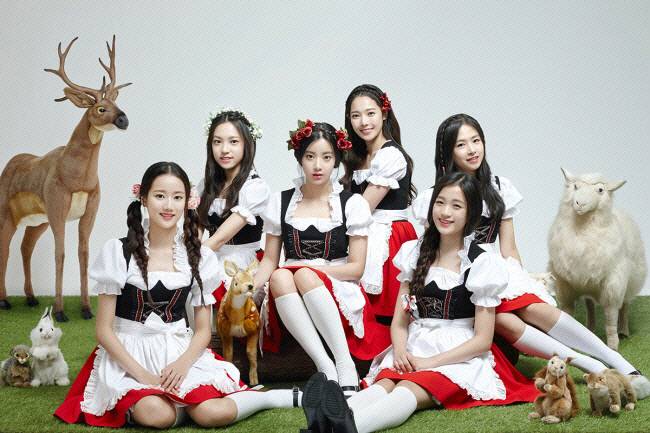 그룹 에이프릴에서 탈퇴한 멤버 이현주(가운데). DSP미디어 제공