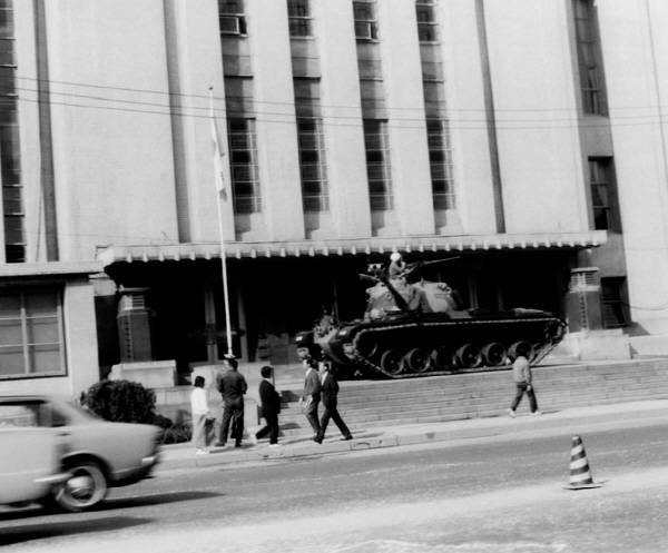 1972년 비상계엄하의 서울시민회관 앞 거리