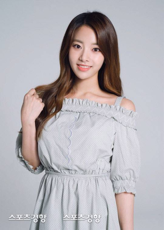그룹 에이프릴 출신 이현주가 팀 내 왕따설에 직접 입을 열었다. DSP미디어 제공