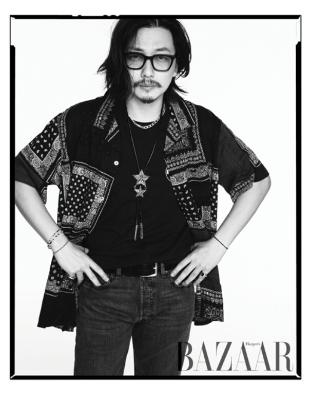 Fashion magazine Harpers Bazaar Korea has released actors Uhm Jung-hwa, Yi Dong-hwi and Kim Yongji.Harpers Bazaar Korea presented a picture cut on April 21 on the theme of the symbol Denim of youth.In particular, Uhm Jung-hwa revealed an intense presence that penetrates black and white photographs through a public picture.In this project, musicians, models, stylists, and other influencers who actually enjoy Denim participated in the project.