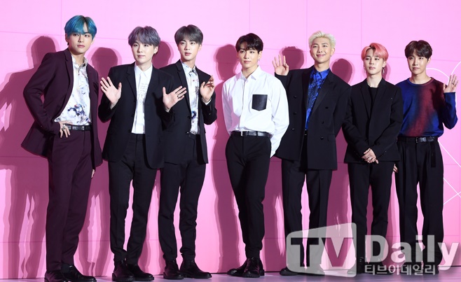 The possibility of being someone Enlisted by the group BTS has been raised.With some one-enlisted expected by mid-2022, the actual gap will be one year due to the effect of pre-production before Enlisted, Yoo Sung-man, a researcher at the Leading Stock Exchange, said in a Hive analysis report released on Monday.Hive has a domestic lineup of New East, Tomorrow By Together, Enhyphen and Girl Group girlfriends, starting with Seventeen, which will take the lineage of K-pop male idols leading to Big Bang, Exo and BTS, and has recently joined Justin Bieber and Ariana Grande through mergers and acquisitions.From the third quarter of this year to 2022, at least five new male and female idols have been firmly equipped.Hive mentioned the contents of BTS military Enlisted through the investment manual released on the 19th.BTS is an active duty soldier because all members of the group are Korean nationals from 1992 to 1997.The fastest birth year is 29 years old this year, and Enlisted is inevitable next year.Hive said, In order to prepare for the risk of stopping the activity of artists due to military services, diseases, accidents, etc., we continue to expand the portion of indirect participation type sales that does not involve direct activities of artists such as MD and licensing sales, video content sales, etc., and to minimize the risk of sales decline due to scheduled vacancy of major artists such as Military services, We are conducting various business reviews such as artist operation. He also mentioned changes in the military service law amendment.As part of the Military Service Act was revised on December 22 last year, the excellent athletes in the field of physical education and popular culture and arts for the advancement of the national security will be able to postpone their military service until the age of 30.If the amendment is promulgated through a Cabinet meeting, the benefits may be obtained. The BTS has met the criteria set by the Ministry of National Defense.According to the Ministry of National Defenses recent legislative notice on the revision of the Enforcement Decree of the Military Service Act, which was announced to the National Participation Legislation Center, the scope of the excellent people in the field of popular culture and arts is those who have received the Cultural Medal or Cultural Package among popular culture artists.In the case of BTS, it was awarded the Cultural Medal in recognition of its contribution to the spread of Korean and Korean Wave in October 2018, and it is included within the scope.The timing and method of the Military Service of BTS members has not been determined as of the date of filing the Pakistan Stock Exchange report, and may be affected by variables such as whether or not the Military Manpower Administration will be allowed to postpone the entry in the future, Hive said.In order to minimize the risk of sales decline due to scheduled vacancyes of major artists such as Military services, we are conducting various business reviews such as pre-production of contents such as albums and videos, and flexible artist management through active members, he added.The military Enlisted prospects of BTS are attracting extraordinary attention from fans at home and abroad.In any case, the gap was inevitable, and attention was focused on strategies that the agency and members would squeeze to minimize it.There is a view that the possibility of being someone Enlisted on this day was raised, but this is only a possibility.It is also a view that starting military service sequentially from some members will not be excluded to minimize the risk of sales decline.