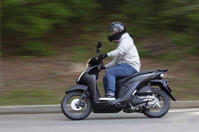 편안한 포지션을 취하도록 구성되어 누구나 부담없이 탈 수 있다.