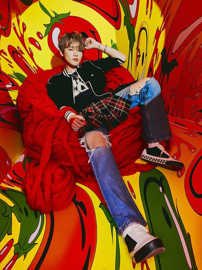 The teaser images of Haechan, Jaemin and Chenle, released through the official SNS account of NCT DREAM at 0:00 today (22nd), amplified expectations for a comeback with members who emit kitsch charm to match the new album concept.