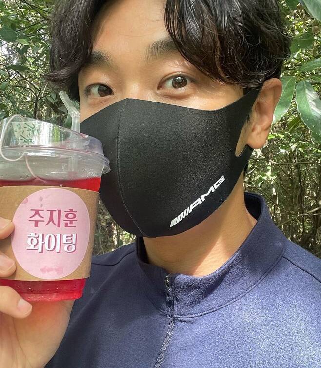 Actor Ju Ji-hoon has certified Coffee or Tea sent by Bae Doona to the set.On April 23, Ju Ji-hoon posted two photos on his instagram with an article entitled World ship.Ju Ji-hoon in the public photo is smiling brightly in front of Coffee or Tea sent by Bae Doona.The two men worked together on the Netflix original series Kingdom and Kingdom2.Ju Ji-hoons long legs and perfect visuals catch the eye.The netizens who watched the photos responded Its cool, Kingdom is a good name, Its handsome, Jirisan is good at shooting.Ju Ji-hoon, who made his debut in the entertainment industry as a model, has played in various movies and dramas based on attractive visuals and stable acting skills.Last year, he won the Best Actor Award in the mini-series genre action category for SBS acting as Drama Hiena.On the other hand, Ju Ji-hoon will appear on TVNs new drama Jirisan scheduled to be broadcast this year.