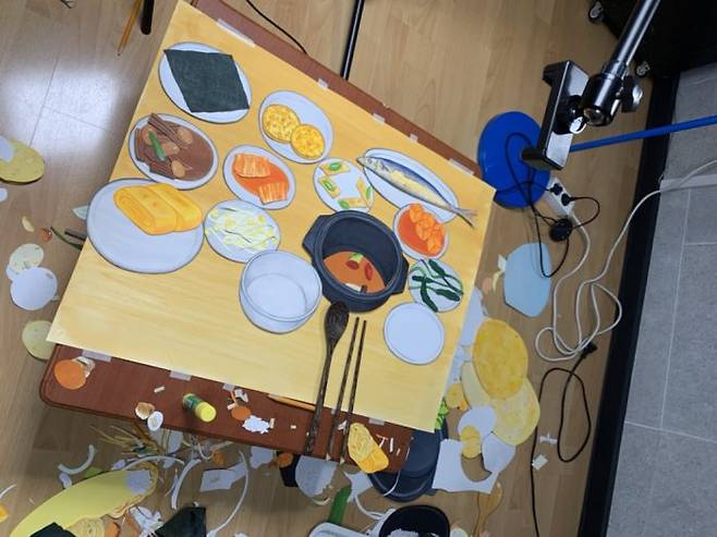 유튜브 채널 '진영예술가' 운영자 이진영씨가 '집밥 스톱모션' 영상을 제작하는 과정 (사진=이진영씨 제공)